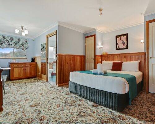 NSW-merimbula-guest-house-standard-room-(2)
